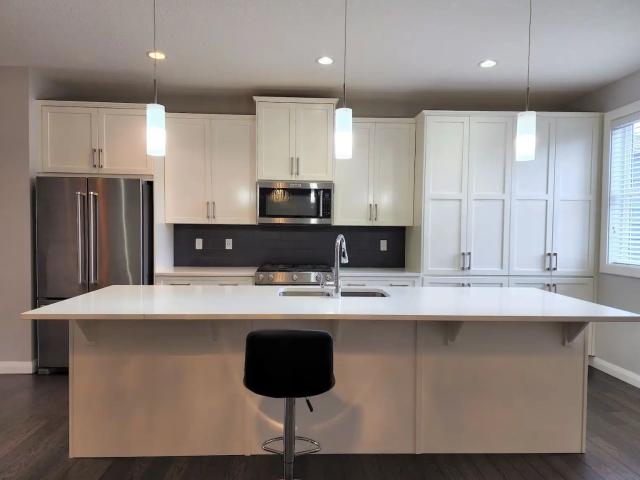 4 Bedroom House w/ double garage in Evanston
