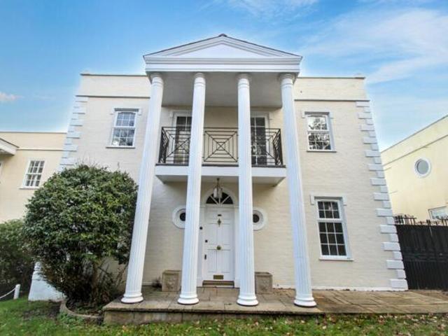 4 Bedroom House Woodford Green Greater London 101996194