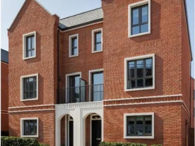 4 Bedroom House Wandsworth London 102954352