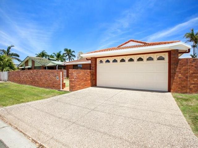 4 Bedroom House Warana QLD 104040898