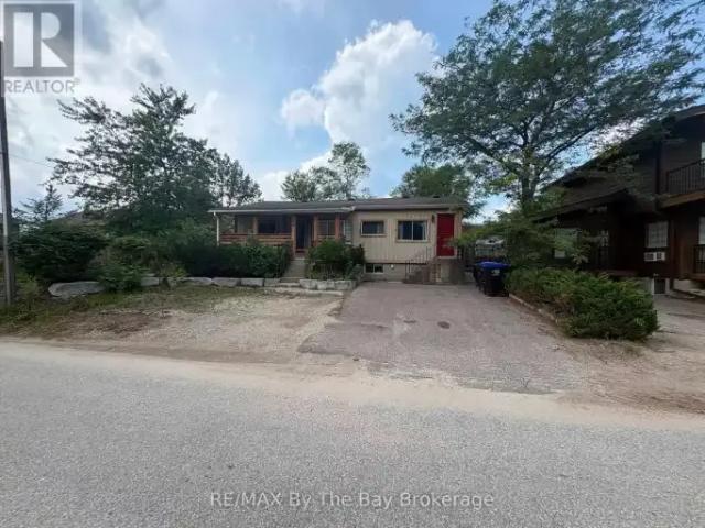 4 Bedroom House Wasaga Beach ON 104754095