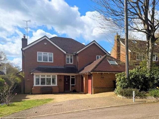 4 Bedroom House Welwyn Hertfordshire 101892044