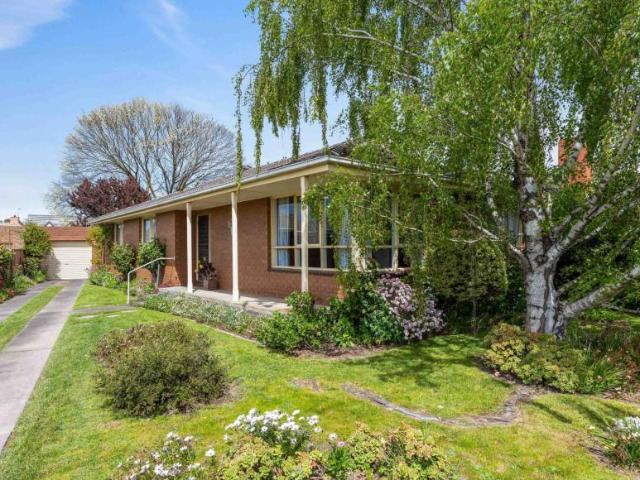 4 Bedroom House Wendouree VIC 106168272