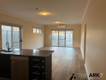4 Bedroom House with 2 Split Aircon & Hybrid Flooring
