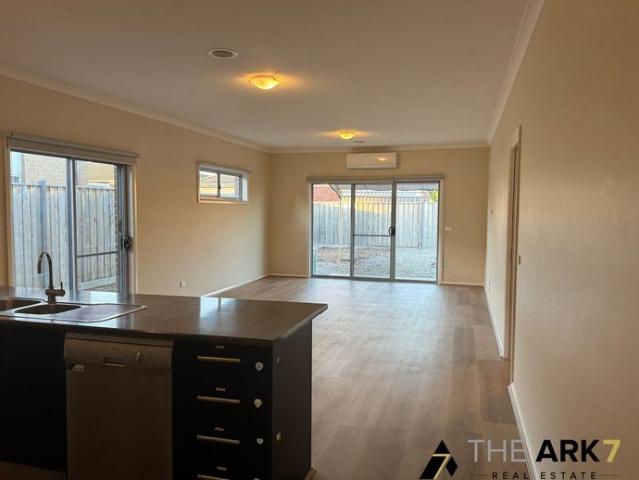 4 Bedroom House with 2 Split Aircon & Hybrid Flooring