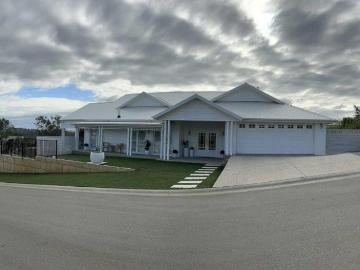 4 bedroom house with farm and sunset views