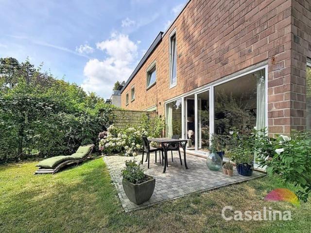 4 bedroom house with garden