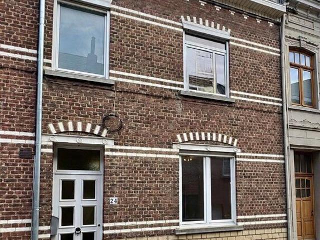 4 Bedroom House with Garden Near the Centre