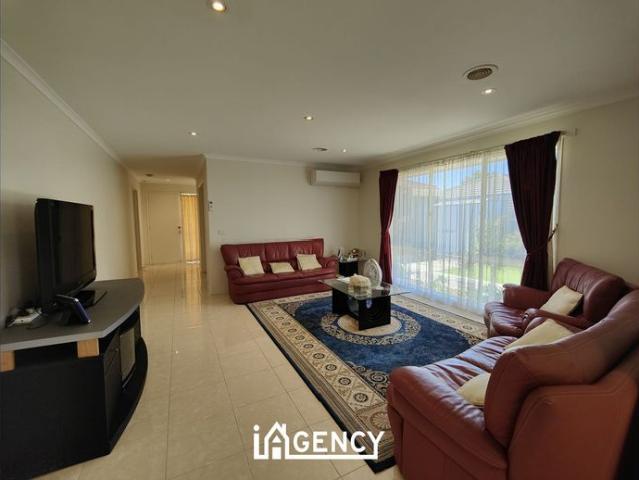 4 BEDROOM HOUSE WITH MODERN AMENITIES AND PRIME LOCATION!