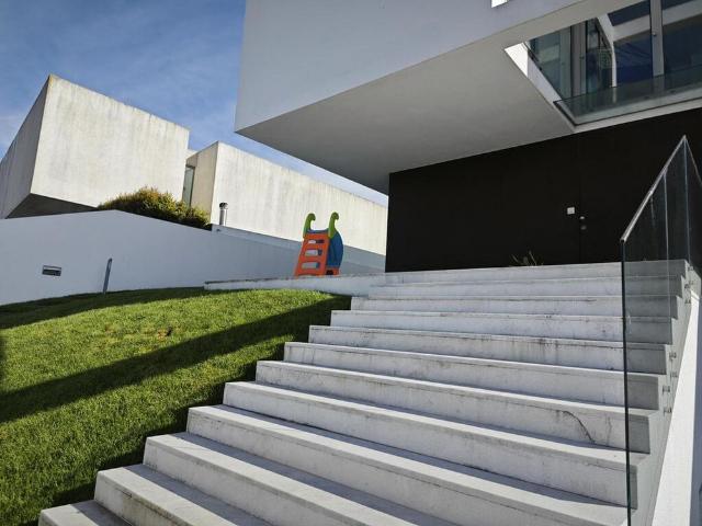 4 Bedroom House with swimming pool, Carnaxide, Oeiras