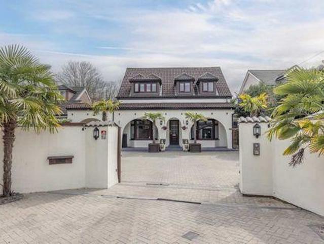 4 Bedroom House Wraysbury Windsor 103964179