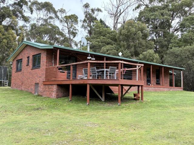 4 Bedroom House WYNYARD TAS 104950147