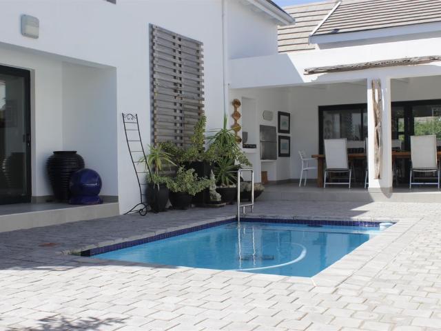 4 Bedroom House To Let in Marina Village
