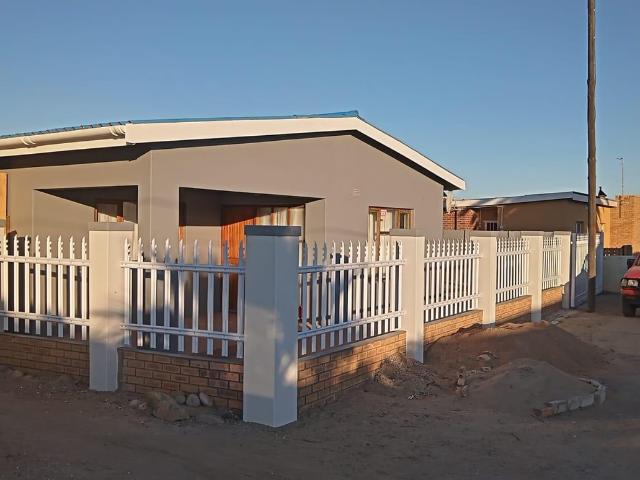 4 Bedroom House To Let in McDougall's Bay