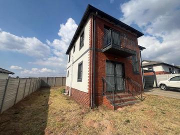 House to rent in Wentworth Park - Powder room