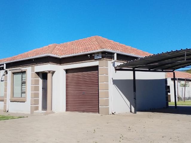 4 Bedroom House To Let in Ngwenya River Estate