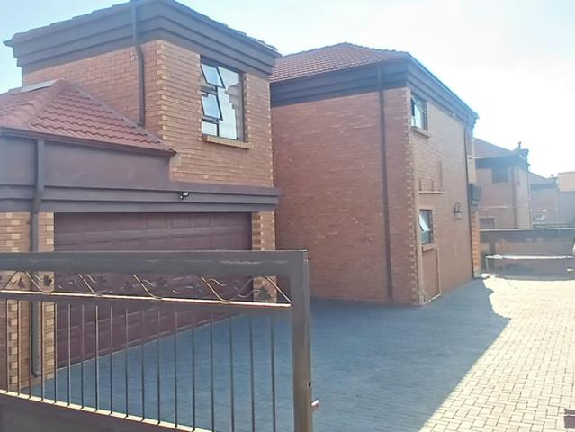 4 Bedroom House To Let in Norton Home Estate