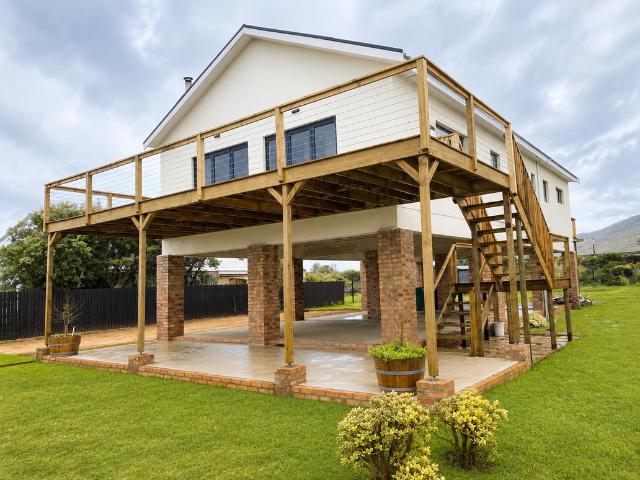 4 Bedroom House To Let in Bettys Bay