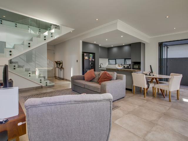 4 Bedroom House To Let in Bryanston