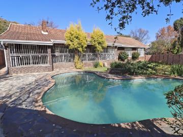 4 Bedroom House To Let in Bryanston West