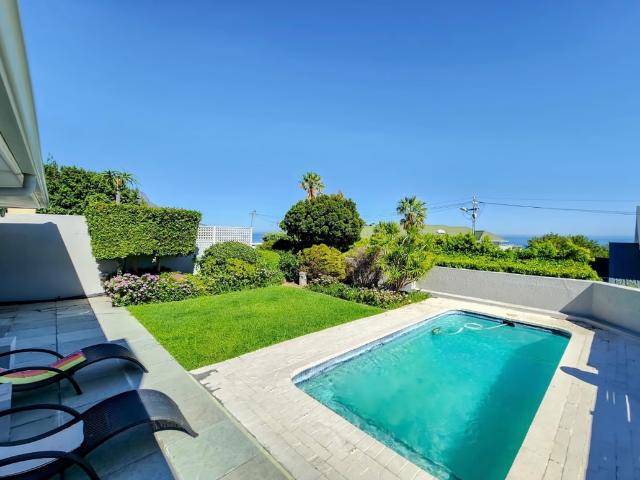 4 Bedroom House To Let in Camps Bay