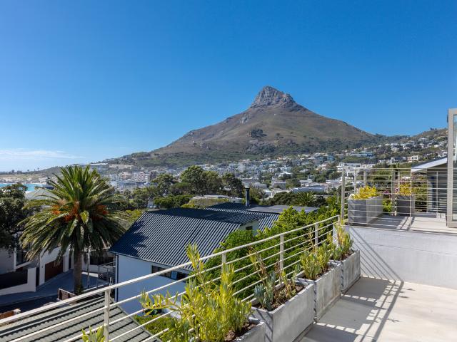 4 Bedroom House To Let in Camps Bay