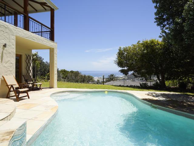 4 Bedroom House To Let in Camps Bay