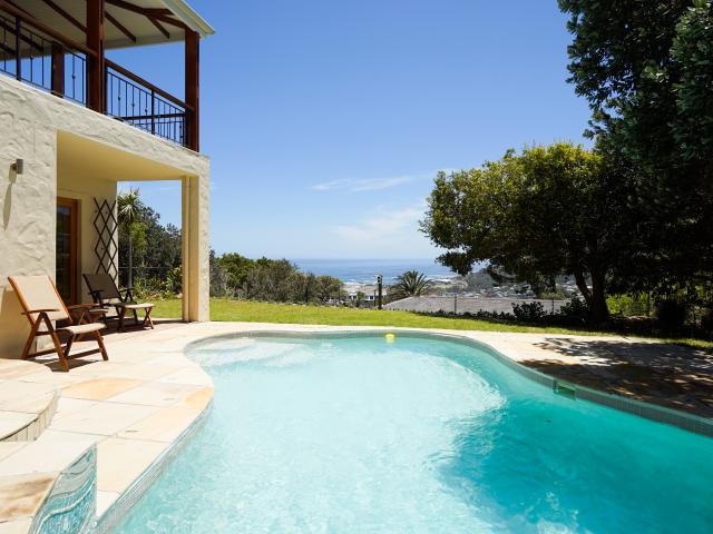 4 Bedroom House To Let in Camps Bay