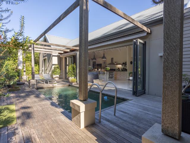 4 Bedroom House To Let in Constantia