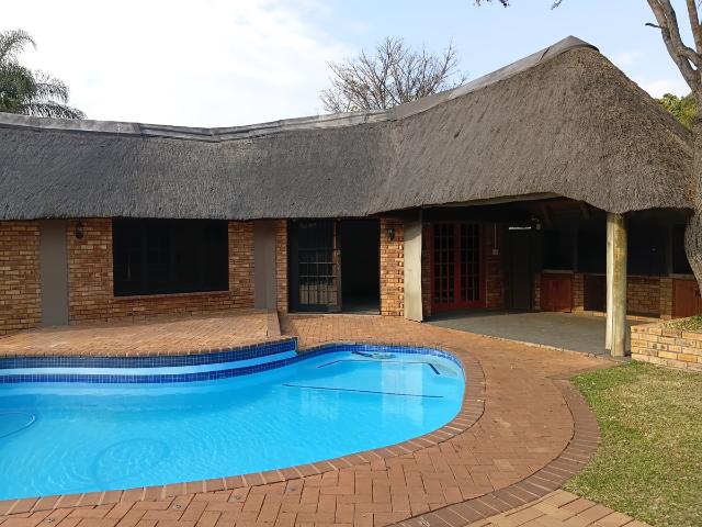 4 Bedroom House To Let in Geelhoutpark