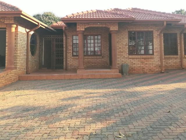 4 Bedroom House Rented in Geelhoutpark