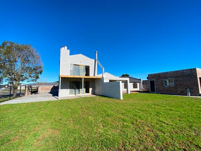 4 Bedroom House To Let in George South