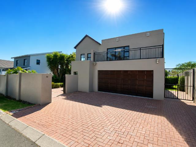 4 Bedroom House To Let in Greenstone Hill