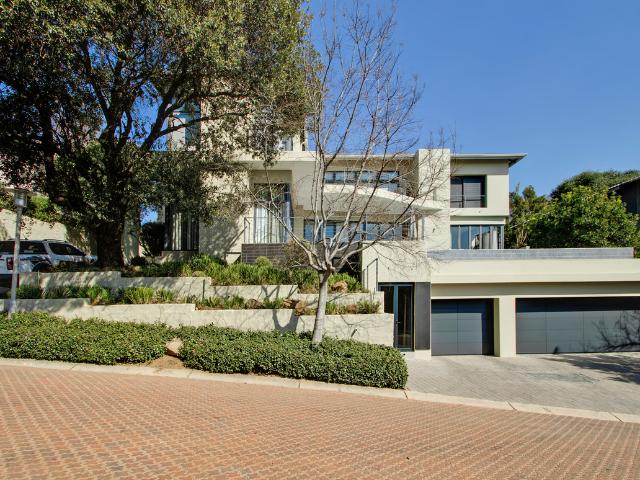 4 Bedroom House To Let in Helderfontein Estate