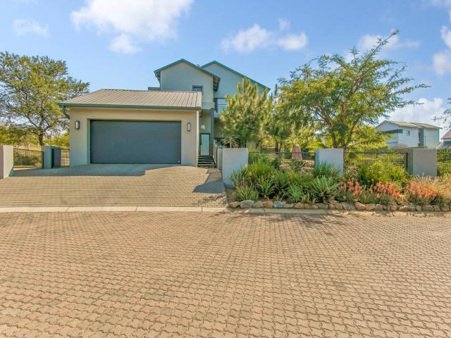 4 Bedroom House To Let in Helderfontein Estate
