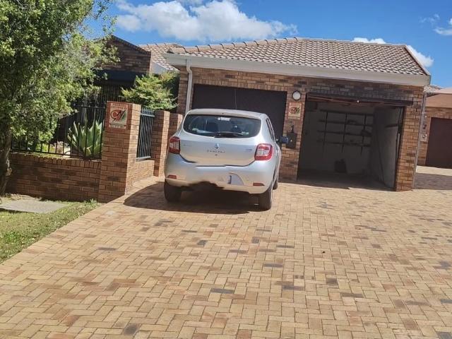 4 Bedroom House To Let in Kenridge Heights
