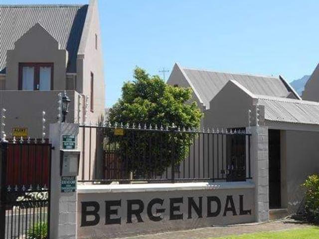 4 Bedroom House To Let in La Colline