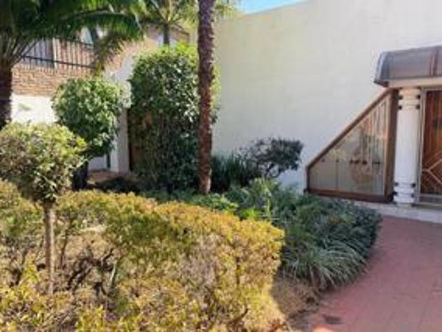 4 Bedroom House To Let in Laudium