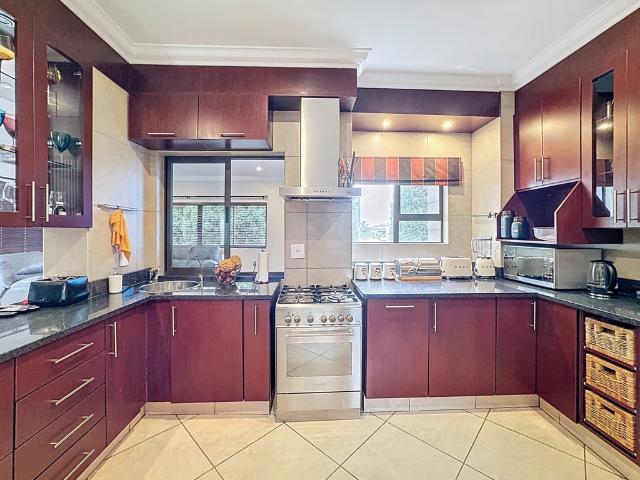 4 Bedroom House To Let in Leeuwenhof Estate