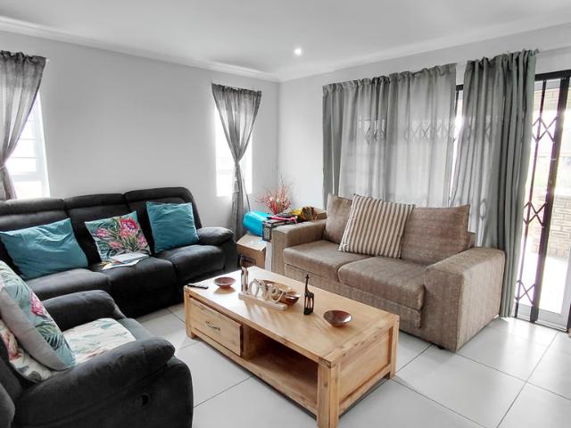 4 Bedroom House To Let in Lovemore Park