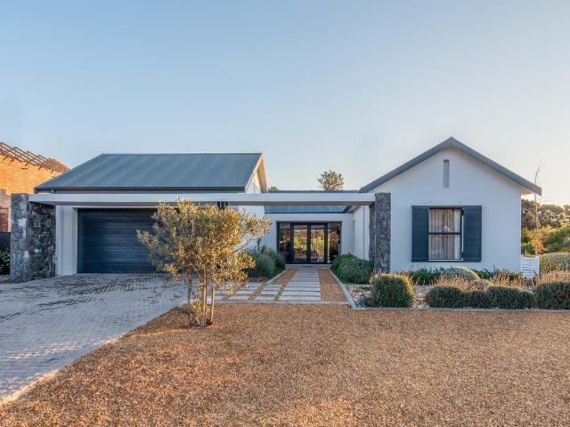 4 Bedroom House To Let in Pearl Valley Golf & Country Estate