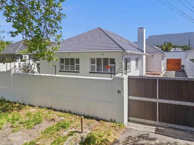 4 Bedroom House To Let in Rondebosch