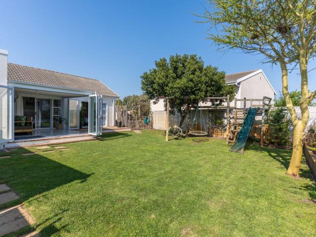 4 Bedroom House To Let in Sunningdale