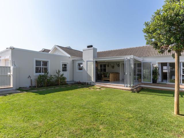 4 Bedroom House To Let in Sunningdale