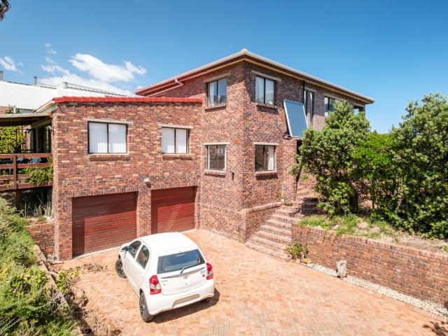 4 Bedroom House To Let in Table View