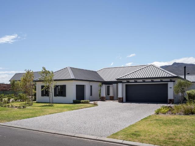 4 Bedroom House To Let in Val de Vie Estate