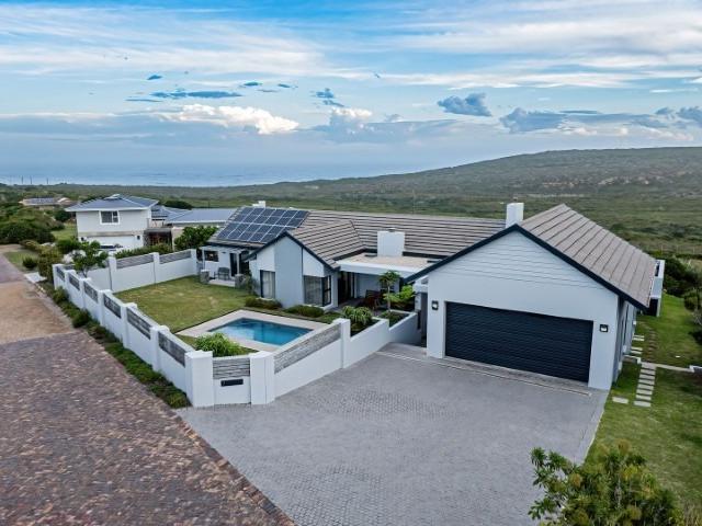 4 Bedroom House To Let in Whale Rock Ridge
