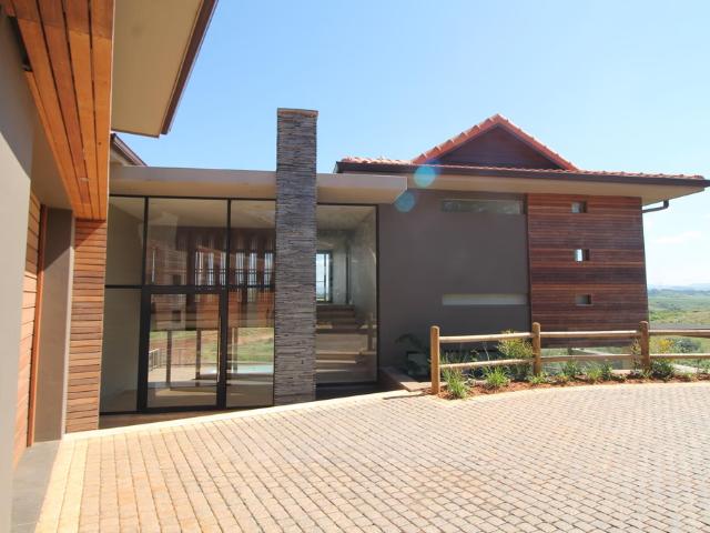 4 Bedroom House To Let in Zimbali Estate