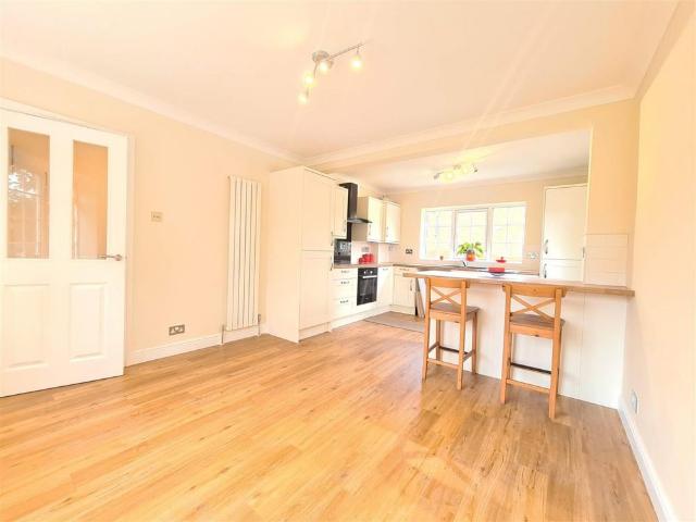 4 bedroom House To Rent Total Size: 1130 SQ FT