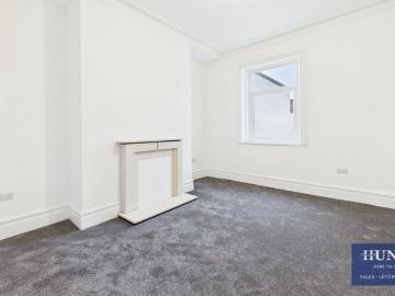 4 bedroom House To Let Total Size: 1205 SQ FT